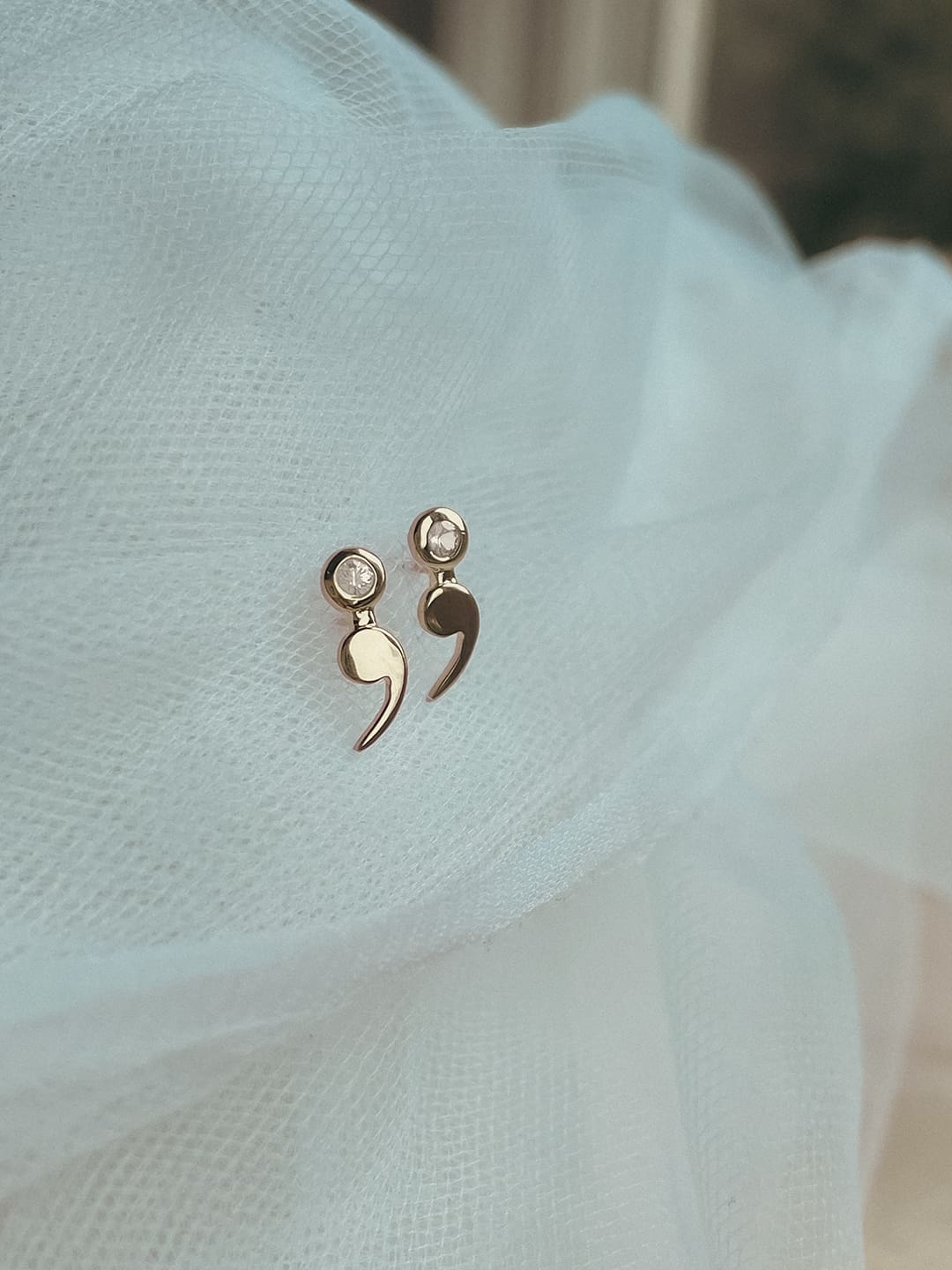 Semicolon White Sapphire Stud Earrings style1